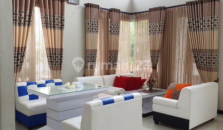 ruang tamu rumah posisi hook siap huni