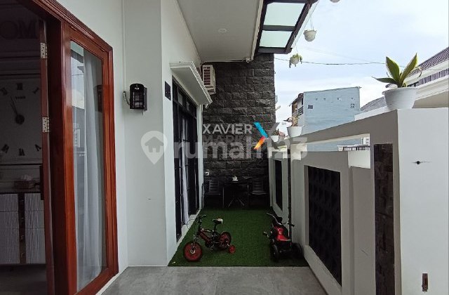 Rumah Mewah 3 Lantai dengan Rooftop di Pakis, Malang 2