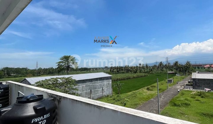 New Modern 2.5-Story Shop House in Tlogowaru, Kedungkandang, Malang New Modern 2.5-Story Shop House in Tlogowaru, Kedungkandang, Malang