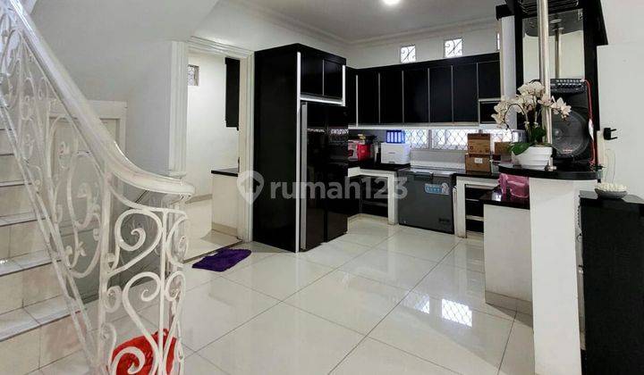 Rumah 2 Lantai Luas Asri di Tanjung Barat 2