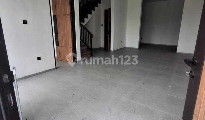 Rumah Bagus Unfurnished SHM Gede Bage, Bandung 2