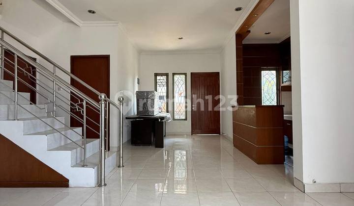 Rumah Bagus 2 1/2 Lantai SHM Ujungberung, Bandung 2