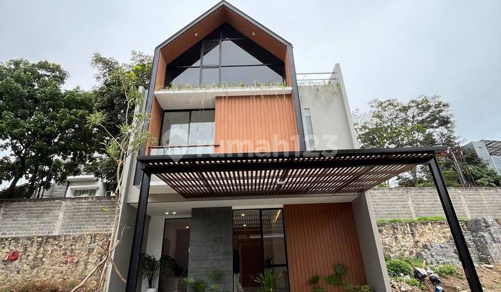 Rumah Cantik 2,5 Lantai Full Furnished di Setraduta