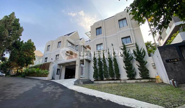 Rumah Kastil FULL FURNISHED di Setraduta Pasteur Bandung 