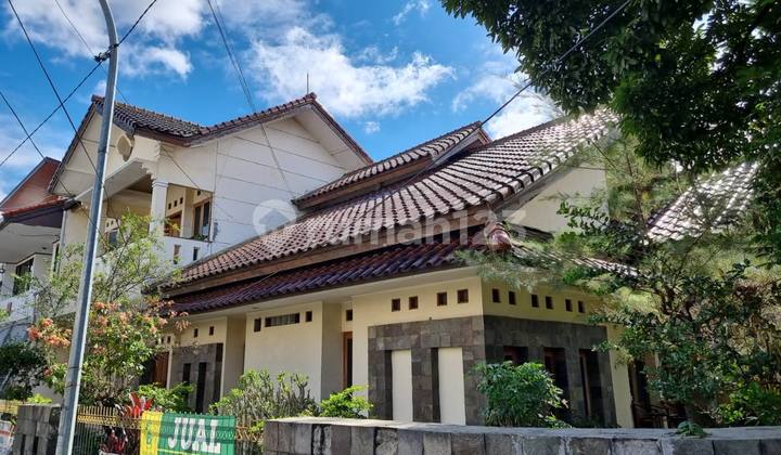 Rumah Luas Terawat 2 Lantai SHM, di Cikutra Bandung