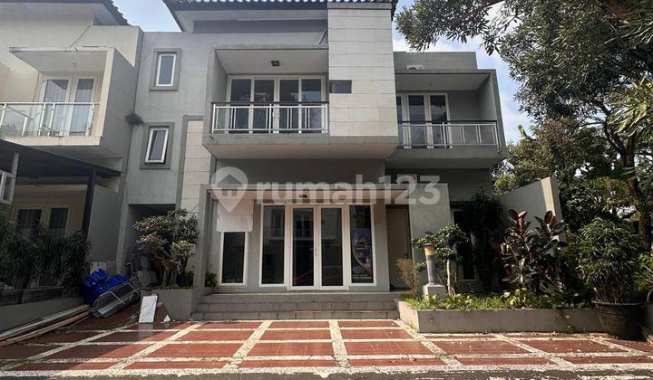 Rumah Bagus Semi Furnished SHM Dago, Bandung