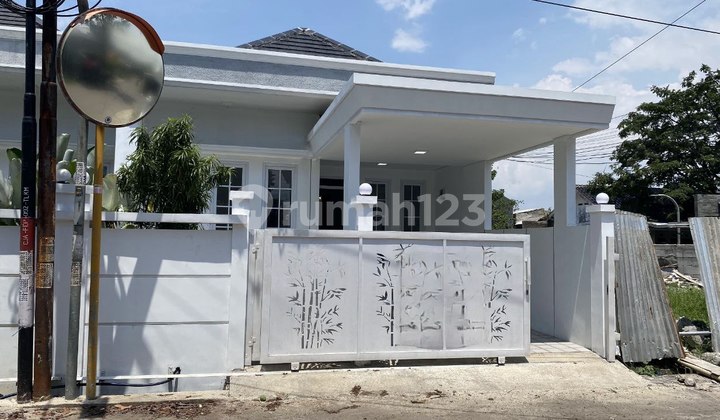 Rumah Bagus American Classic Unfurnished SHM Margahayu, Bandung