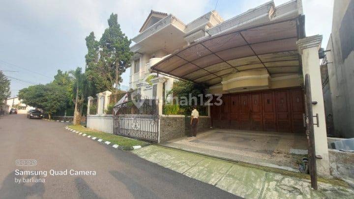 Rumah Besar Hook di Istana Regency Cicendo, Bandung 2