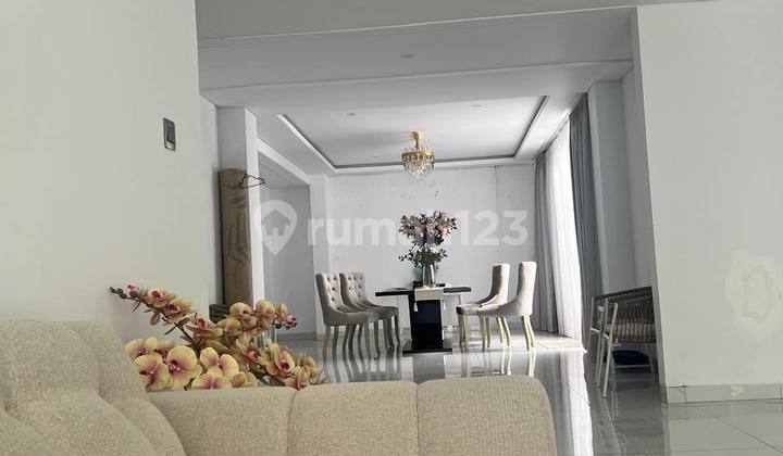 Spacious Luxury Home Ready to Occupy, in Setiabudi Regency 2