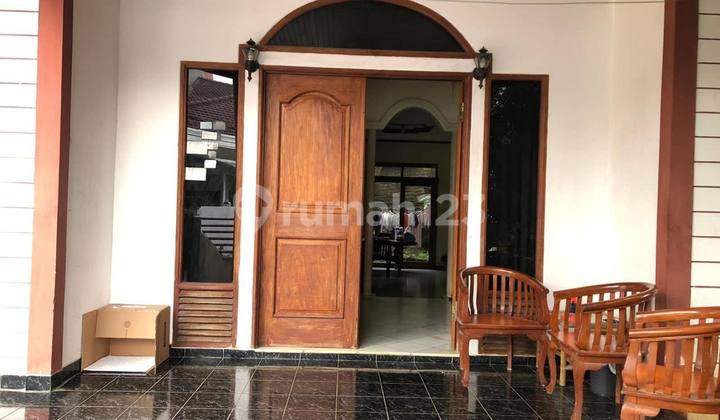 Rumah Mewah Besar Terawat SHM, di Sarijadi 2