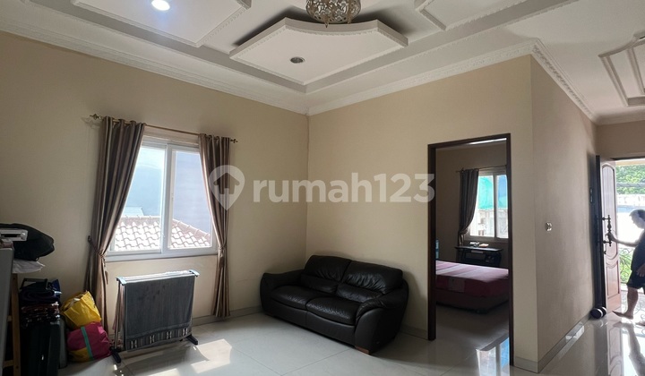 Rumah Klasik Bagus Dan Siap Tinggal Dipusat Kita Dalam Komplek Dengan Pengamanan 24 Jam 2