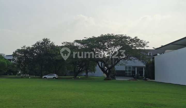 Exclusive Cluster in the Telaga Biru Utama Alam Sutera Residential Area. Behind the cluster, there is a footpath for a jogging track.