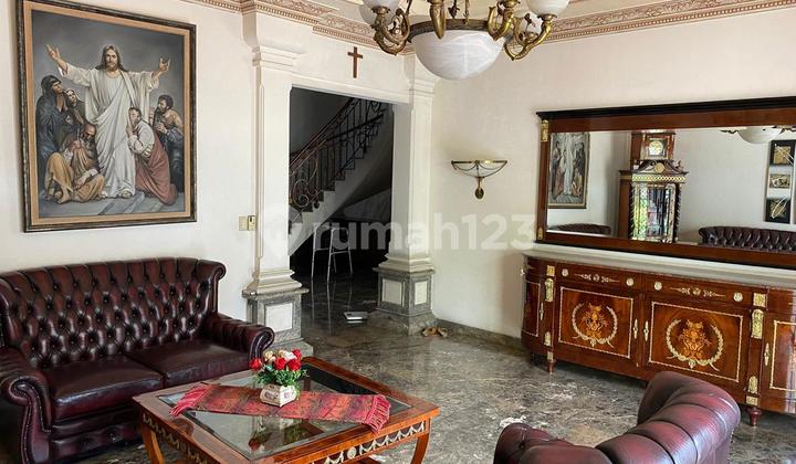 For Sale Classic Move-in Ready House in Elite Area