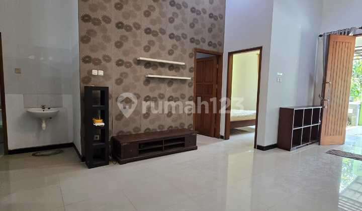 Dijual Rumah Lingkungan Asri dan Nyamansemi Furnished Graha Estetika (Dekat Undip Tembalang dan Akses Tol) 2