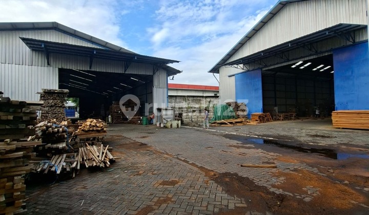 Warehouse 2 Units Suitable for Business on Jl Raya Semarang - Purwodadi