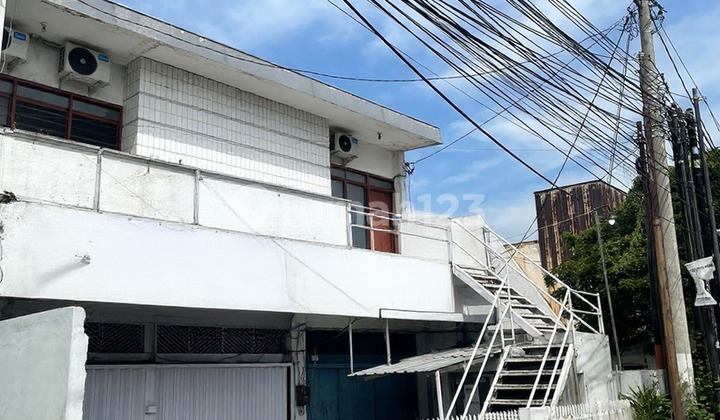 Rumah Usaha Siap Pakai Strategis di Jalan Besar Siliwangi Raya 1