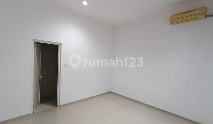 Premium Ready-to-Use Strategic House on Kawi Street