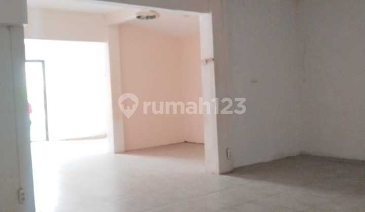 Premium Strategic Business Space Ready for Use on Singosari Street