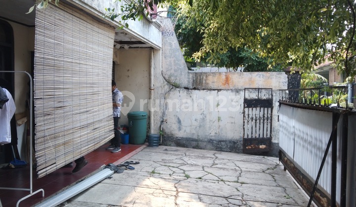 OLD HOUSE FOR SALE CHEAP IN RADIO DALAM, SOUTH JAKARTA OLD HOUSE FOR SALE CHEAP IN RADIO DALAM, SOUTH JAKARTA