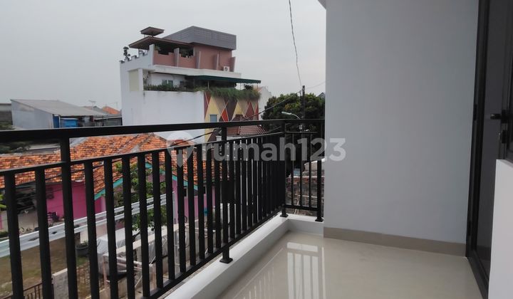 Dijual Rumah Baru Lokasi Strategis Kalisari Jakarta Timur 2