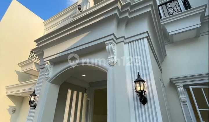 Dijual Rumah Baru Design American Classic Kembangan Joglo Jakbar