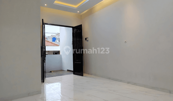 Dijual Rumah Baru 2,5 Lantai Modern Classic Kalisari Jaktim 2