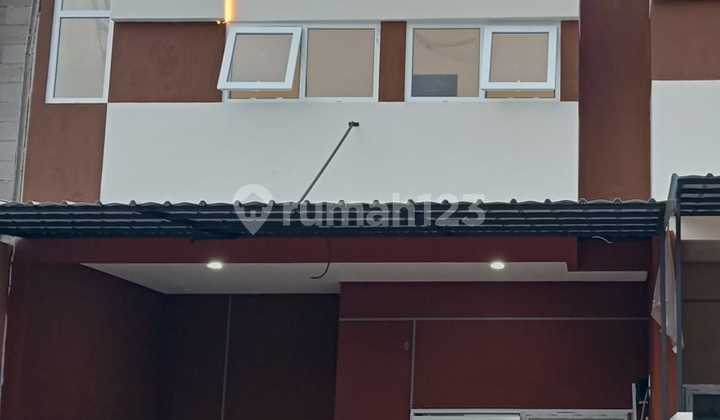 Dijual Rumah Baru Konsep Industrial Lokasi Strategis Limo Depok