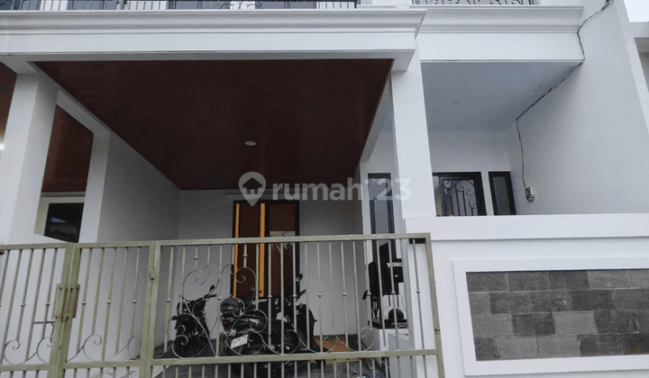 Dijual Rumah Baru 2,5 Lantai Modern Classic Kalisari Jaktim 1