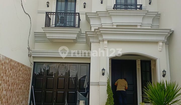 Dijual Rumah Baru Design American Classic Kebon Jeruk Jakbar
