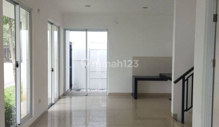 Disewakan Rumah Jakarta Barat Hook Green Lake City Dengan 3 Kamar Tidur  1