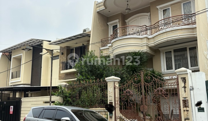 Di Jual Rumah Puri Indah Luas 160 M2 Kamar Tidur 4 + 1 3.5 Lantai 2