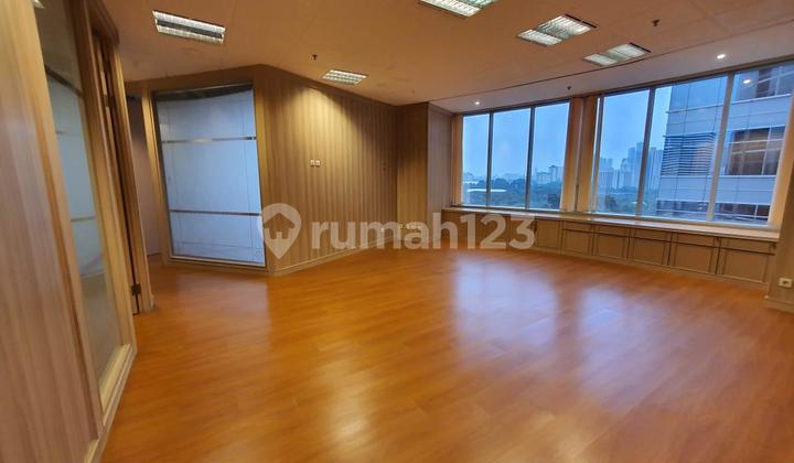 Disewakan Office Building Menara Sudirman Luas 300 M2 Cocok untuk Kantor