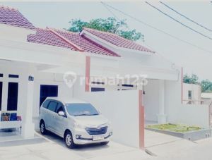 Rumah Tipe 55, Tanah 81 M2. SHM Dekat Jagakarsa, Jaksel dan Stasiun Depok Baru + 2 Kavling SHM Siap Bangun Harga Murah di Bawah NJOP SHM