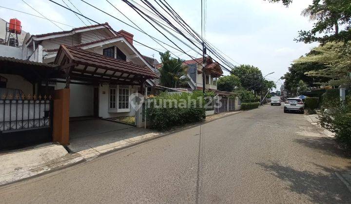 Rumah 2 Lantai Dijual Murah Di Kompleks, Lokasi & Akses Bagus, Perlu Renovasi 2