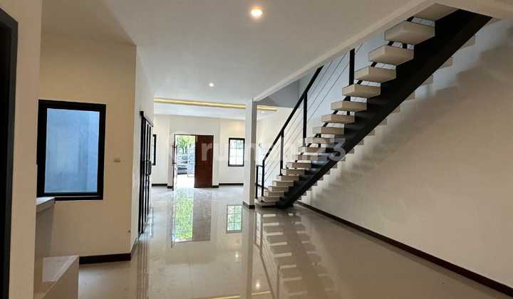Luxury Residence in Block F Cinere, 4 Bedrooms & Strategic Location 2