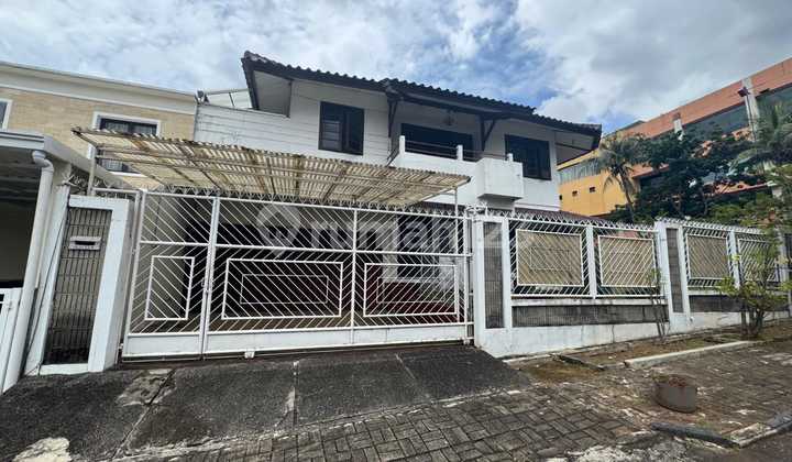 Stylish House in Puri Cinere That Makes Life Simple