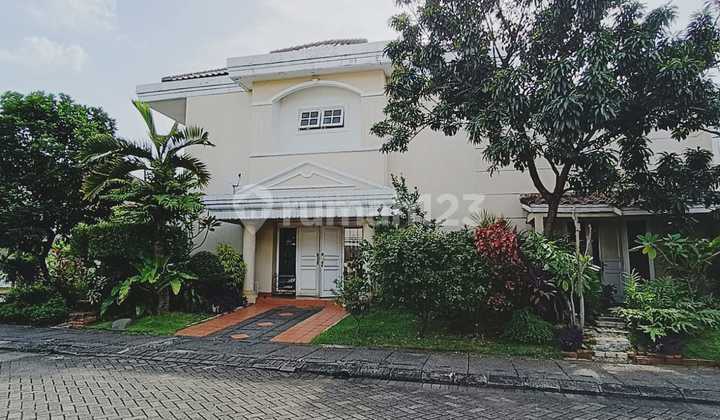 Rumah Cantik Hoek Di Graha Hijau, Lokasi Premium Menarik!