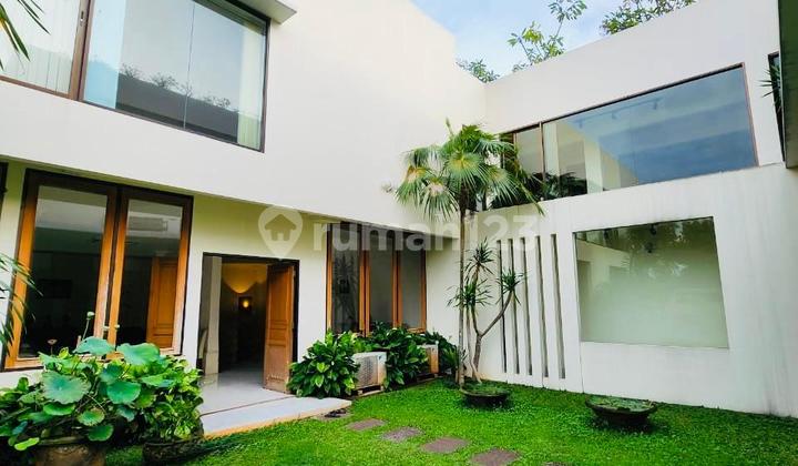Rumah Tropis Modern Di Puri Cinere, Nyaman & Eksklusif