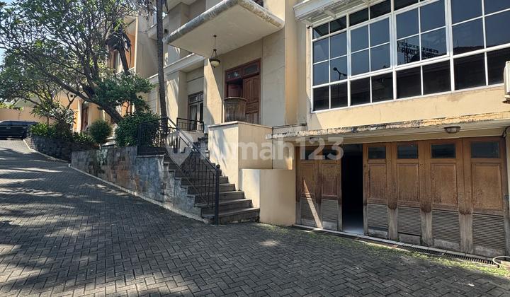 Rumah Mewah 10 Kamar Di Puri Cinere, Ideal Untuk Keluarga Besar