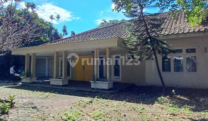 Hidden Gem Di Kemang Barat, Rumah + Halaman Luas!