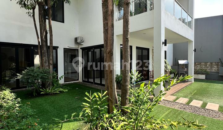 Modern Tropical Luxury House With Swimming Pool In Puri Cinere 2