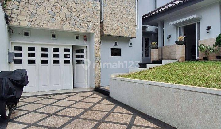 Rumah Mewah 3 Lantai, Kaya Fitur Di Villa Cinere Mas 2