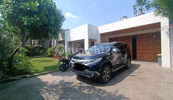 Modern Luxury Residence in a Premium, Safe & Super Strategic Location Modern Luxury Residence in a Premium, Safe & Super Strategic Location