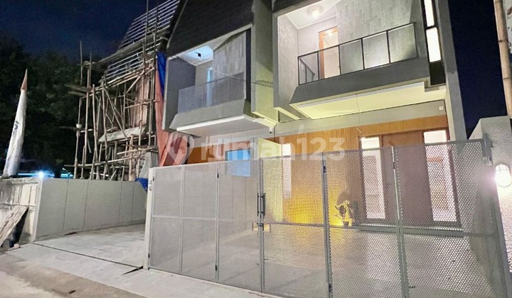 SIAP HUNI RUMAH 2 LANTAI DI JATIWARNA DALAM PERUMAHAN BESAR 1