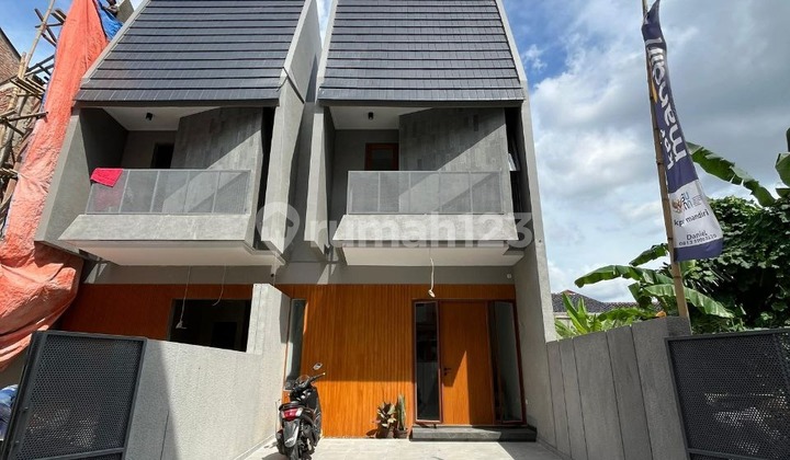 SIAP HUNI RUMAH 2 LANTAI DI JATIWARNA DALAM PERUMAHAN BESAR 2