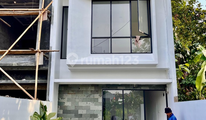 Dijual Rumah Industrial 2 Lantai Siap Huni Tanah Besar Dekat Tol