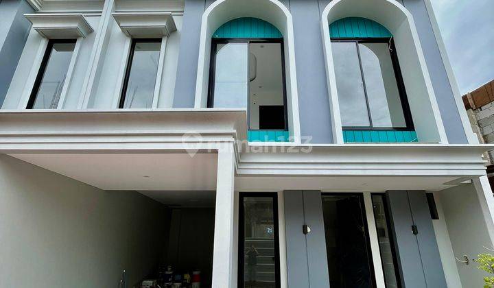 Rumah 3 Lantai dengan Roof Garden di Cipayung, 100 Meter dari Taman Kota Cempaka 1