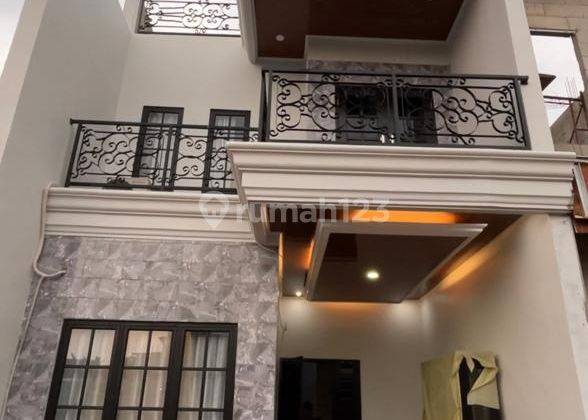 Dijual Rumah Mewah Klasik Eropa 2 Lantai + Rooftop Dekat Lrt 2