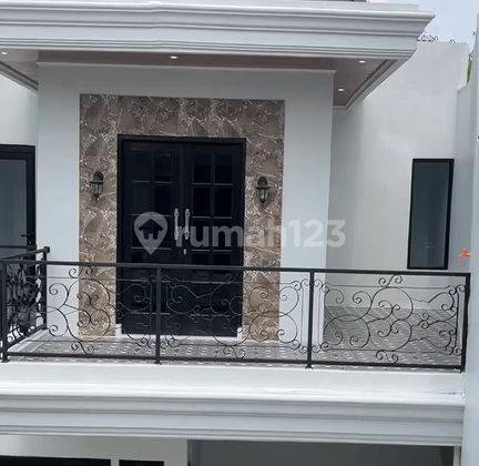 Rumah 2 LT + Rooftop Fasilitas Lengkap Ada Kolam Renang & Tempat Gym 1