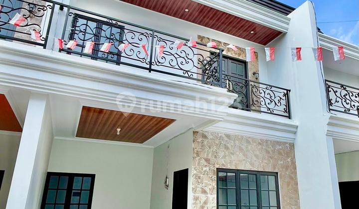 DIJUAL RUMAH MEWAH KLASIK EROPA 2.5 LANTAI FASILITAS LENGKAP 1